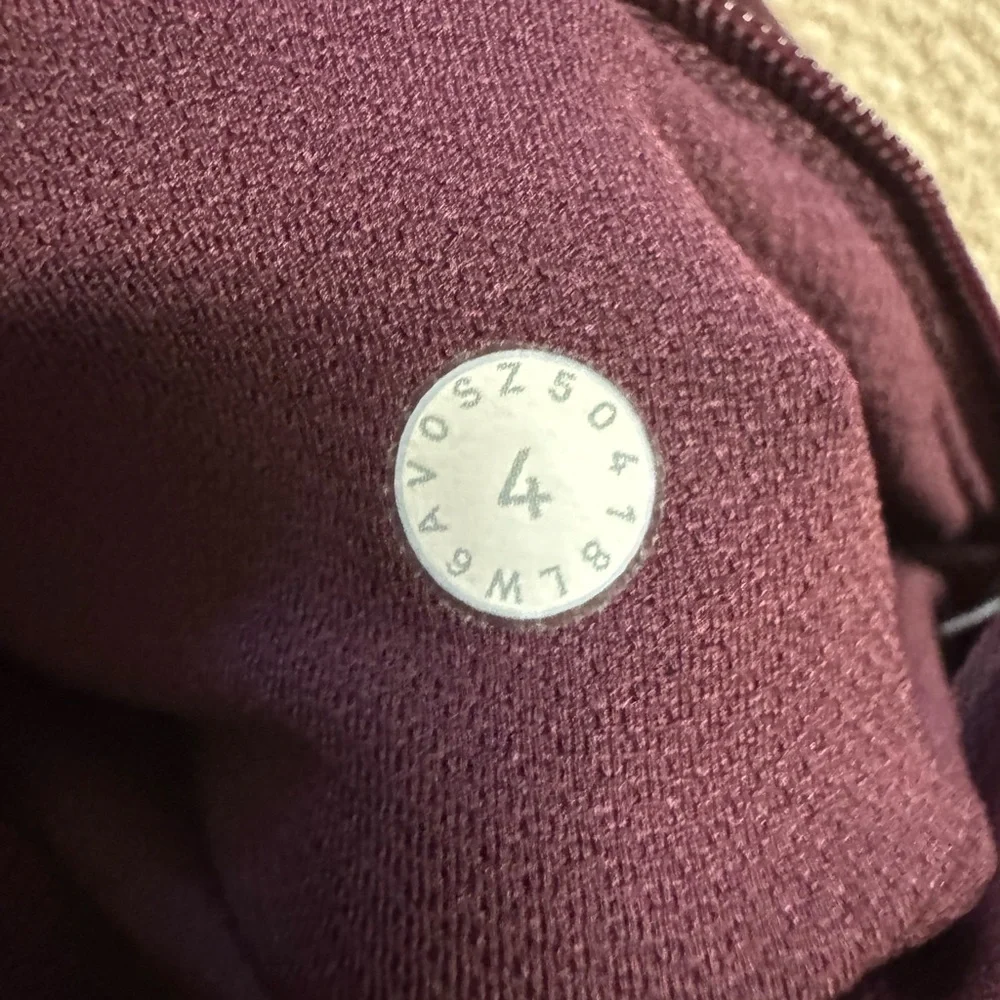 Lululemon pace rival size 4